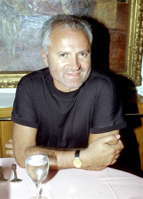 quien es el dueño de versace|gianni versace muerte.